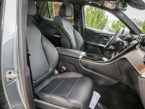Used 2025 Mercedes-Benz GLC 300 4MATIC image 33