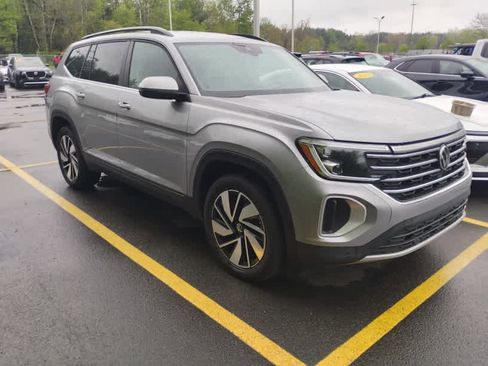 Used 2025 Volkswagen Atlas SE AWD/4WD image 2