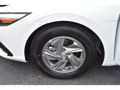 New 2026 Hyundai Elantra SE image 8