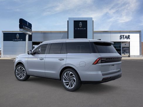 New 2025 Lincoln Navigator Reserve AWD/4WD image 4