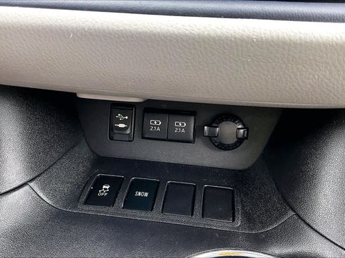 Used 2018 Toyota Highlander Plus FWD image 31
