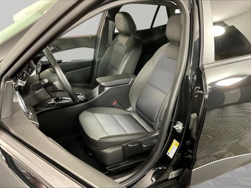 Used 2024 Chevrolet Trax LT w/ Driver Confidence Package FWD image 21