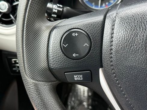 Used 2017 Toyota Corolla LE image 32