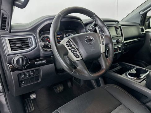 Used 2019 Nissan Titan SV w/ SV Convenience Package AWD/4WD image 9