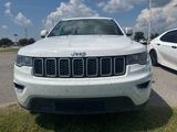 Used 2021 Jeep Grand Cherokee Laredo image 2