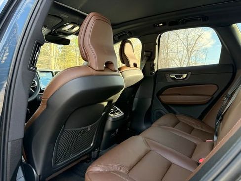 Certified 2023 Volvo XC60 B5 Ultimate w/ Climate Package image 29