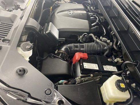 Used 2020 Toyota Highlander L image 36