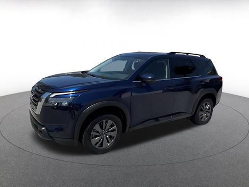 Used 2025 Nissan Pathfinder SV FWD image 8