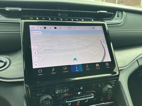 Used 2024 Jeep Grand Cherokee L Limited image 16