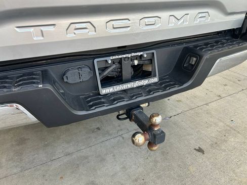 Used 2022 Toyota Tacoma SR5 RWD image 19