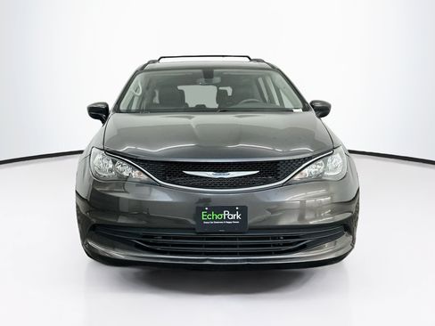 Used 2020 Chrysler Voyager Lxi FWD image 2