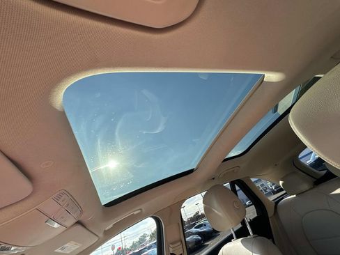 Used 2020 Mercedes-Benz GLC 300 4MATIC image 28