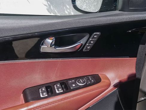 Used 2018 Kia Sorento SX image 19