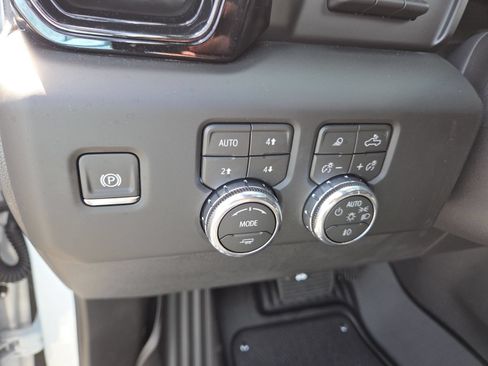 New 2026 GMC Sierra 1500 AT4 w/ AT4 Premium Package AWD/4WD image 8