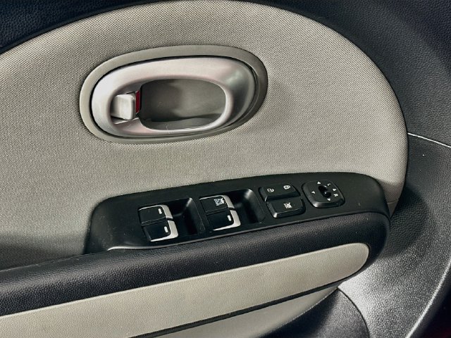 Used 2019 Kia Soul FWD image 19