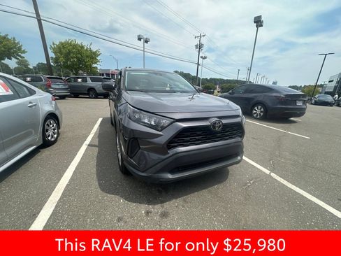 Used 2022 Toyota RAV4 LE FWD image 3