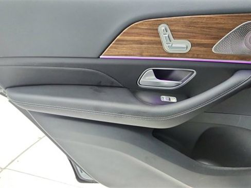 Used 2025 Mercedes-Benz GLS 450 4MATIC image 36