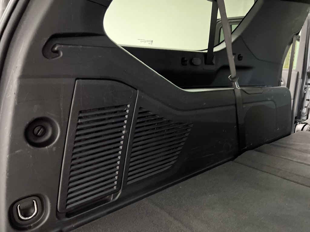 Used 2025 GMC Yukon XL Denali RWD image 44