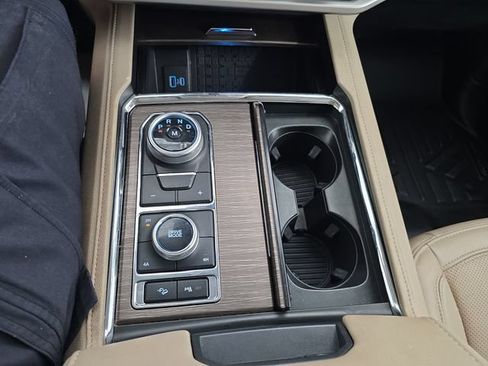 Used 2024 Ford Expedition Limited AWD/4WD image 22