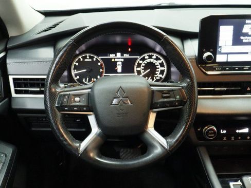 Used 2024 Mitsubishi Outlander SE FWD image 25