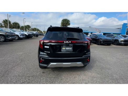 Used 2025 Kia Seltos S image 3