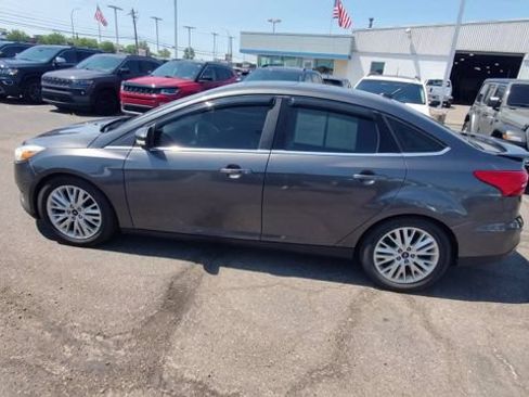 Used 2016 Ford Focus Titanium FWD image 5