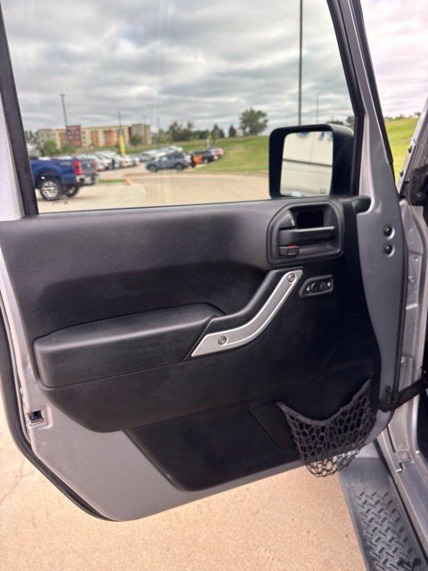 Used 2014 Jeep Wrangler Unlimited Sahara w/ Max Tow Package AWD/4WD image 17