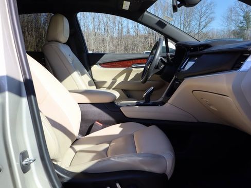 Used 2017 Cadillac XT5 Premium Luxury image 42