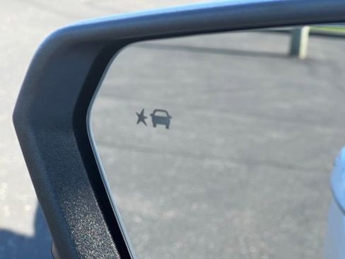 Used 2023 Chevrolet Equinox Premier image 38