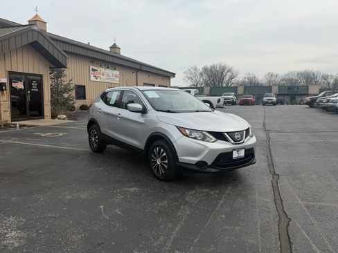 Used 2019 Nissan Rogue Sport S image 11