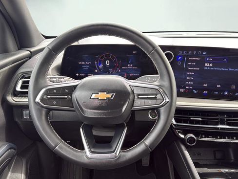 Used 2025 Chevrolet Traverse LT AWD/4WD image 19
