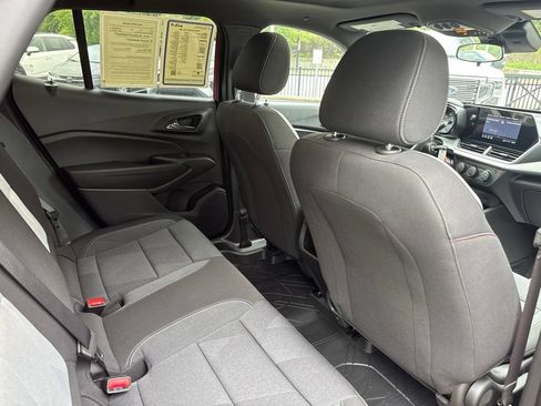 Used 2026 Chevrolet Trax RS w/ Sunroof Package FWD image 25