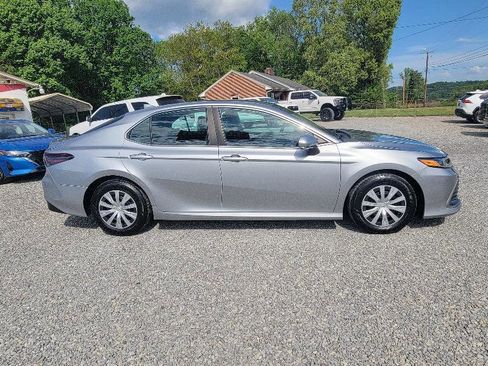 Used 2022 Toyota Camry LE image 3