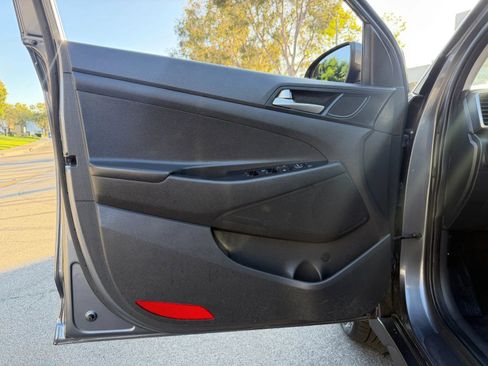 Used 2019 Hyundai Tucson SE image 13