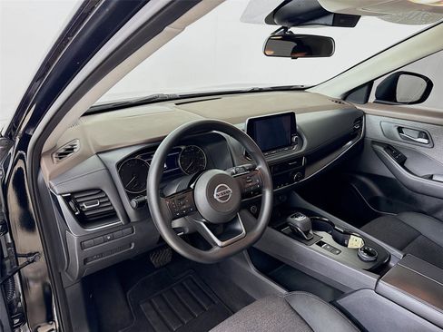 Used 2021 Nissan Rogue SV image 9