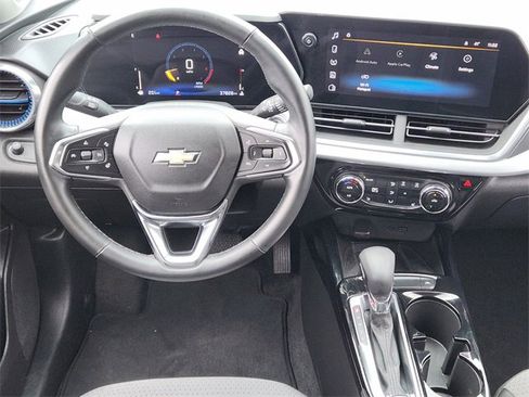 Certified 2024 Chevrolet Trax LT w/ Sunroof Package image 27