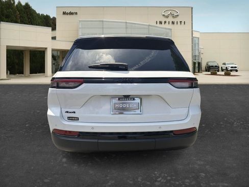 Used 2024 Jeep Grand Cherokee Altitude AWD/4WD image 23