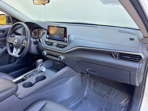 Used 2021 Nissan Altima 2.5 SR w/ SR Premium Package image 13