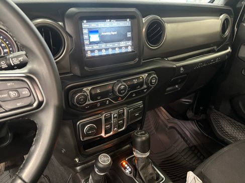Used 2021 Jeep Wrangler Unlimited Willys image 5