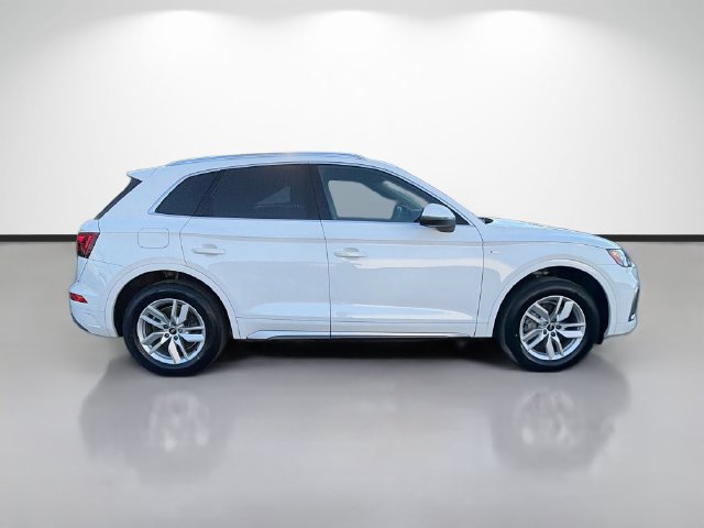 Used 2022 Audi Q5 2.0T Premium w/ Convenience Package AWD/4WD image 2
