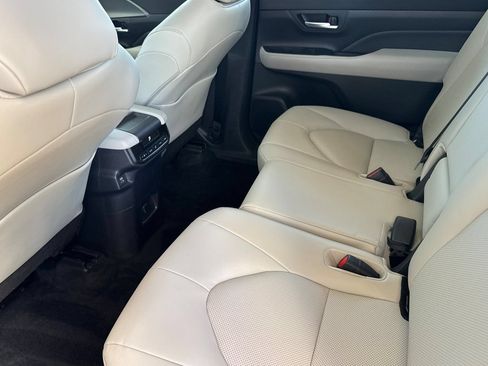 Certified 2024 Toyota Grand Highlander AWD image 15