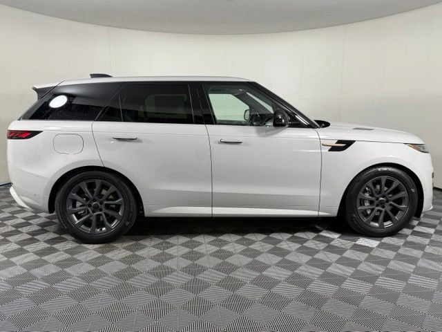 New 2026 Land Rover Range Rover Sport Dynamic SE AWD/4WD image 9