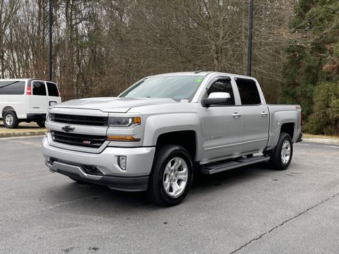 Used 2018 Chevrolet Silverado 1500 LT w/ All Star Edition image 5