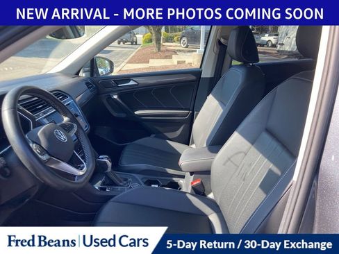 Certified 2023 Volkswagen Tiguan SE w/ Panoramic Sunroof Package image 9