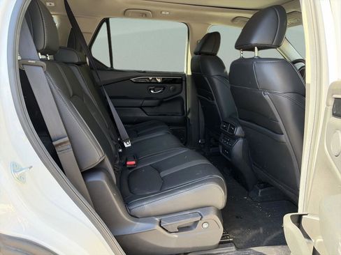 Used 2025 Honda Pilot Touring image 18