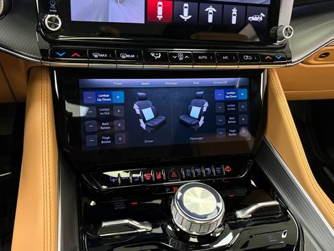 Certified 2025 Jeep Grand Wagoneer Series III w/ Rear Seat Video Group 1 AWD/4WD image 41