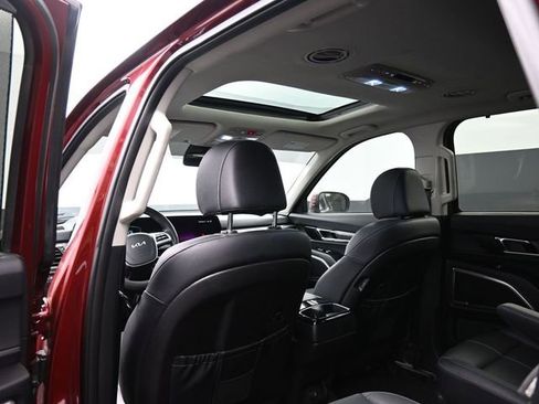 Used 2024 Kia Telluride EX w/ EX Captain's Chair Package image 15