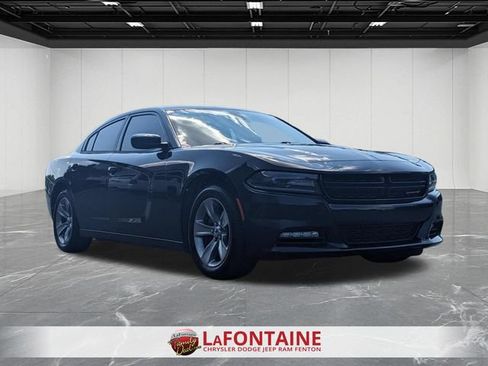 Used 2016 Dodge Charger SXT w/ Navigation & Travel Group RWD image 7