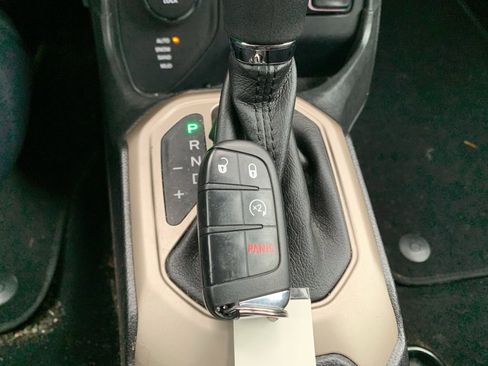 Used 2016 Jeep Renegade Latitude w/ Popular Equipment Group AWD/4WD image 43