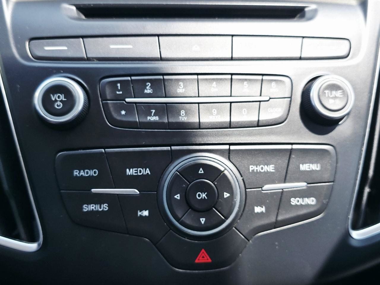 Used 2015 Ford Focus SE w/ Equipment Group 201A FWD image 30